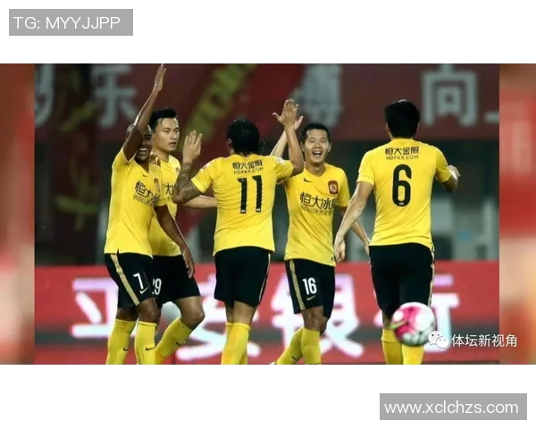 东方与恒大球迷热议对决赛场表现与未来发展方向